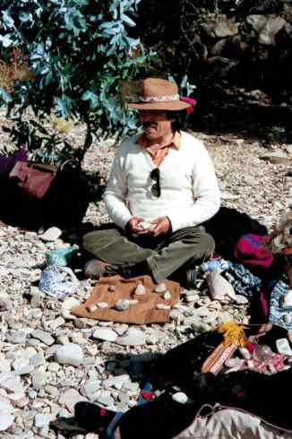 americo-yabar-teaches-about-khyuas-at-island-of-the-moon-in-lake-titicacajpg