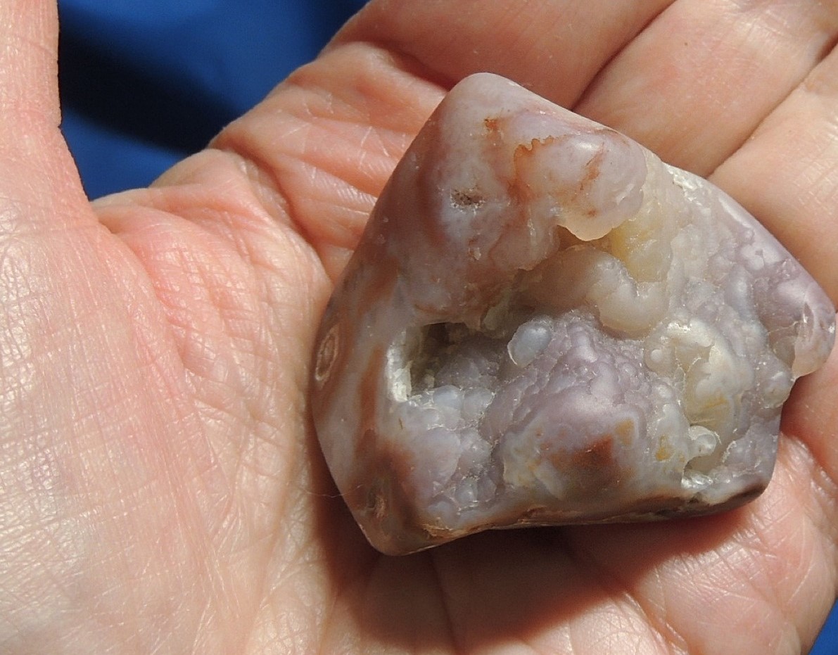 Khuya cropped chalcedony-g1baa106b3_1920